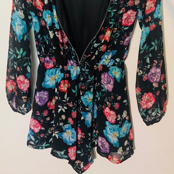 Romper/shorts - Picture 2 of 3